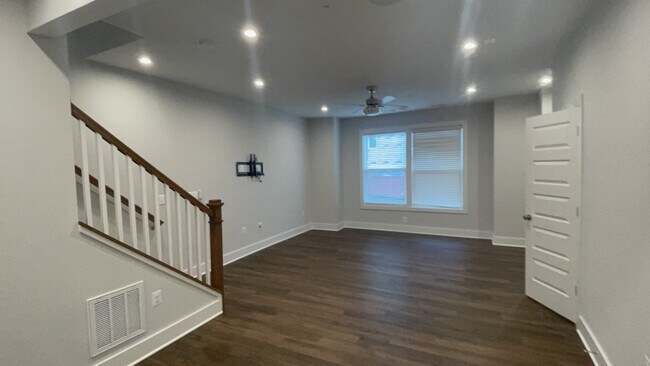 Foto del edificio - 2749 St Elias Dr