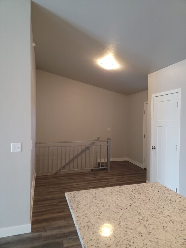Foto del edificio - 3 bedroom 2 bathroom townhome with 1 car garage
