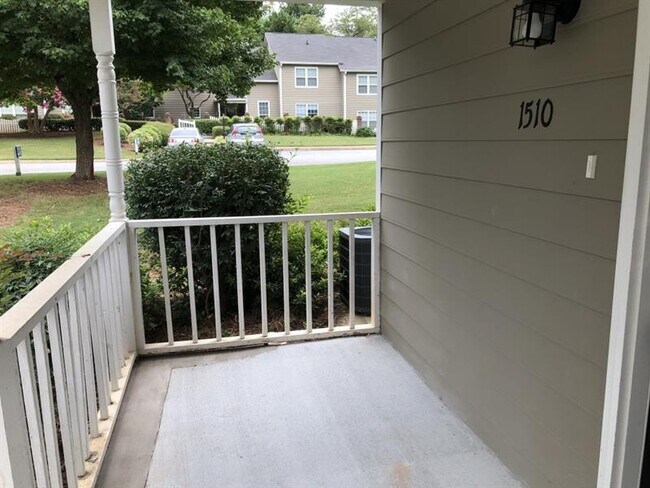 Foto del edificio - 1510 Oakridge Ct