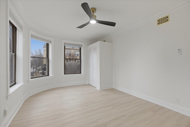 Foto del edificio - 4004 N Bell Ave