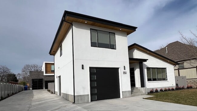 Photo - ABSOLUTELY UNBELIEVABLE NEW HIGH END CUSTO... House