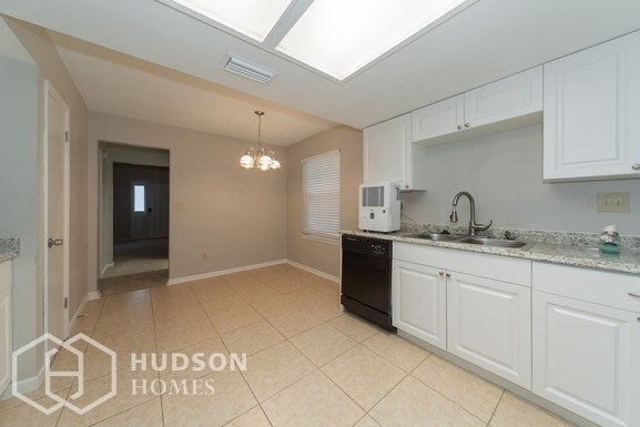 Foto del edificio - NOW AVAILABLE! 14831 WINDING CREEK C, TAMP...