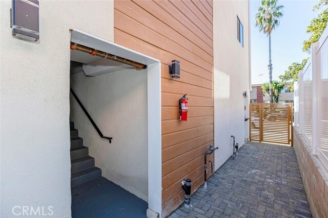 Building Photo - 1754 N Berendo St