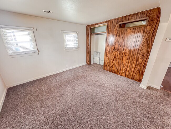 Foto del edificio - 614 Seymour Ave