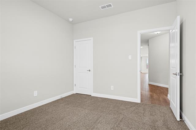 Building Photo - 2228 Dyre Dr
