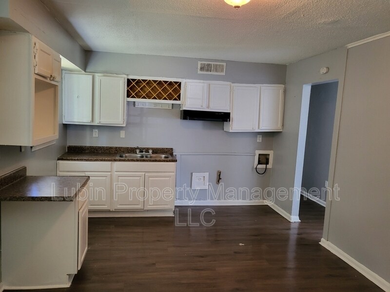 Foto del edificio - 2437 Chattering Ln