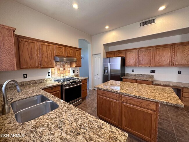 Building Photo - 3821 N Red Sky Cir