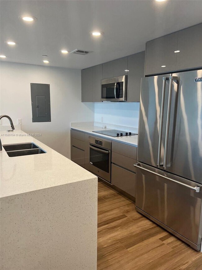 Foto del edificio - 13800 Highland Dr