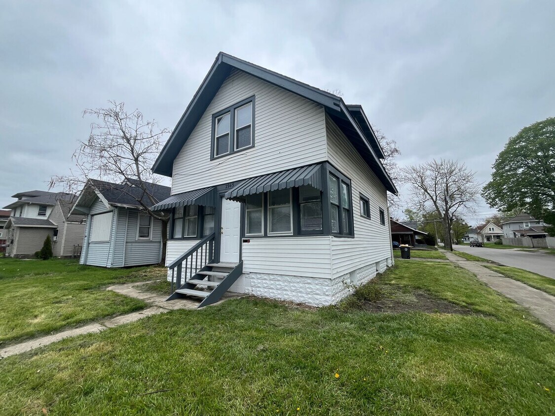 Primary Photo - 2945 Smith St- Nice Two Bedroom House! AVA...