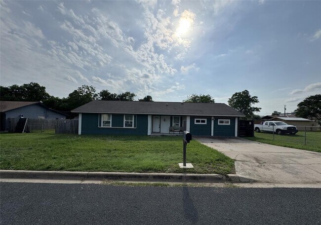 Building Photo - 3520 Roanoke Dr