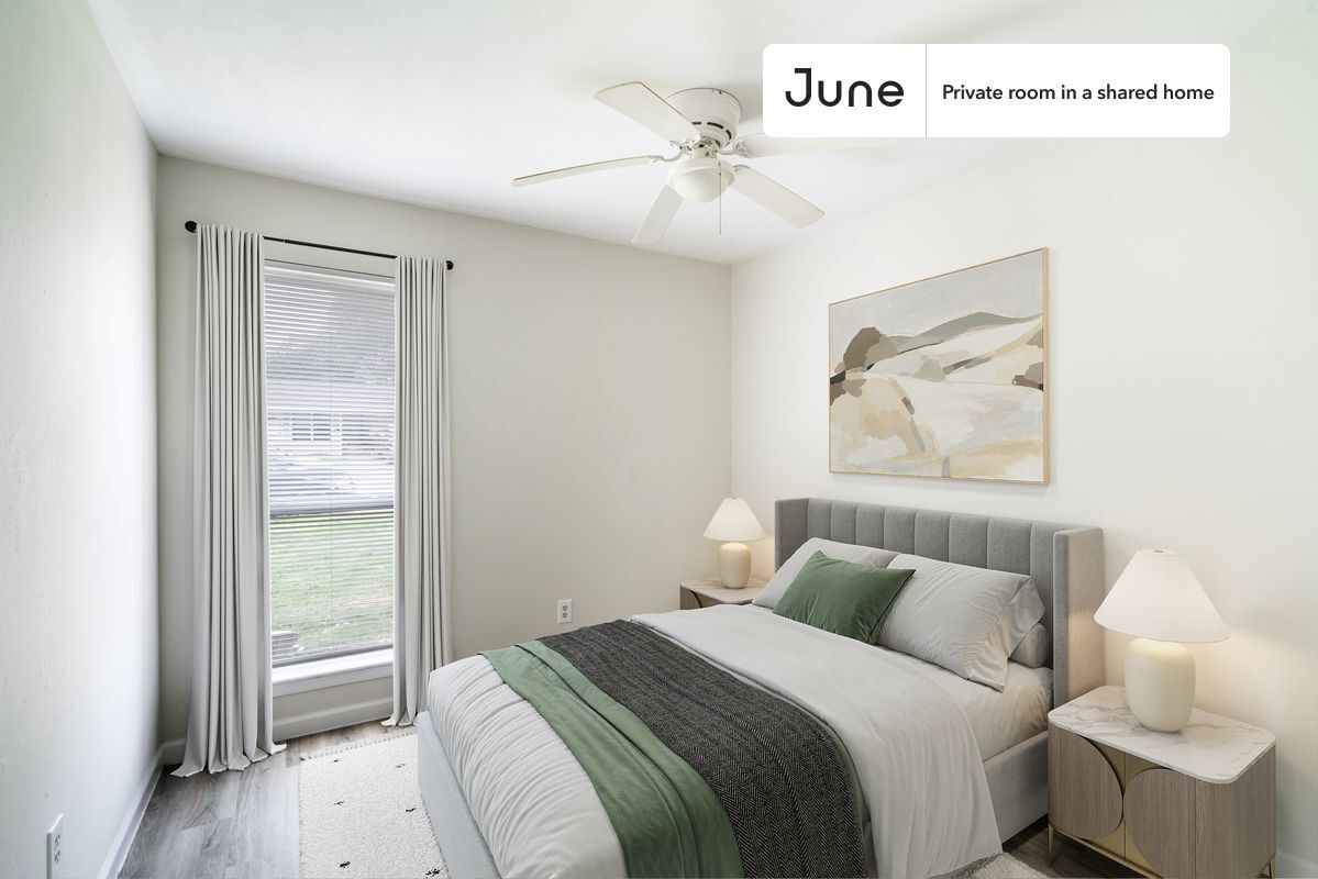 Primary Photo - Private bedroom in 3 bed/1.5 bath Home