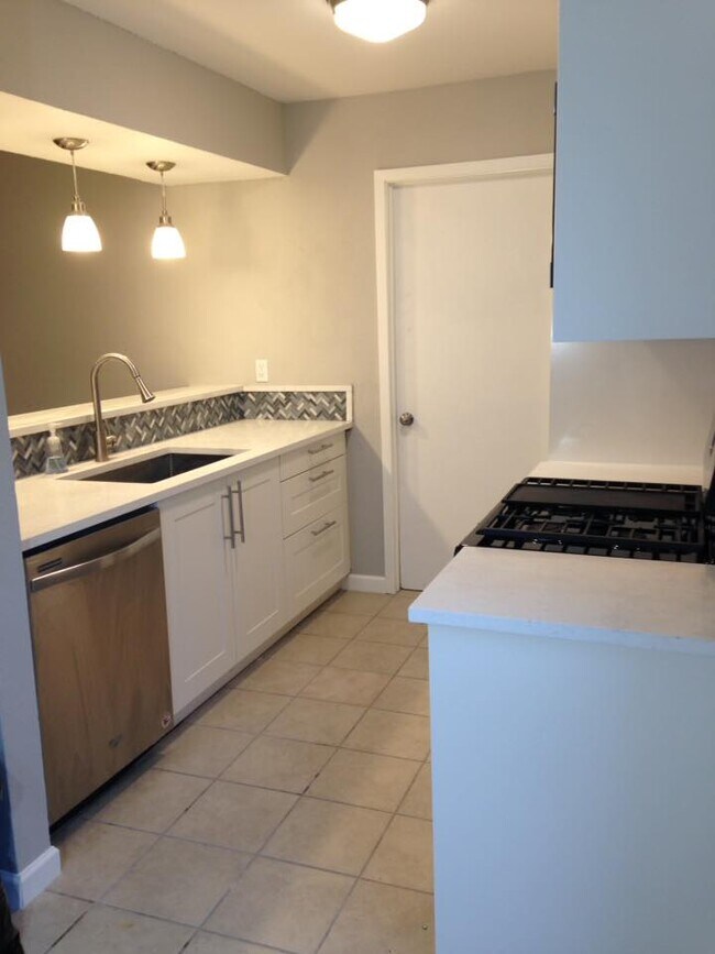 Fotografía del edificio - 11401 Ptarmigan Dr