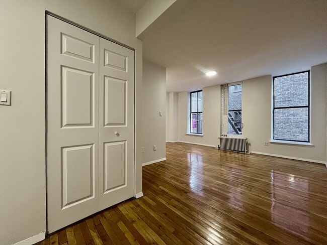 Building Photo - 951 Amsterdam Ave