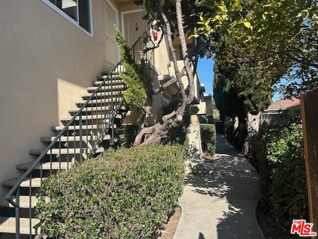Foto del edificio - 3560 S Centinela Ave