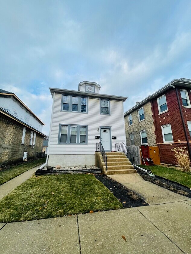 Primary Photo - 4462 W Wilson Ave