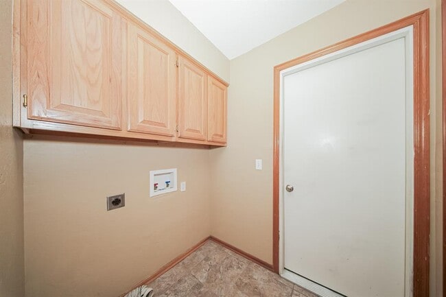 Building Photo - 1141 SW 132nd St