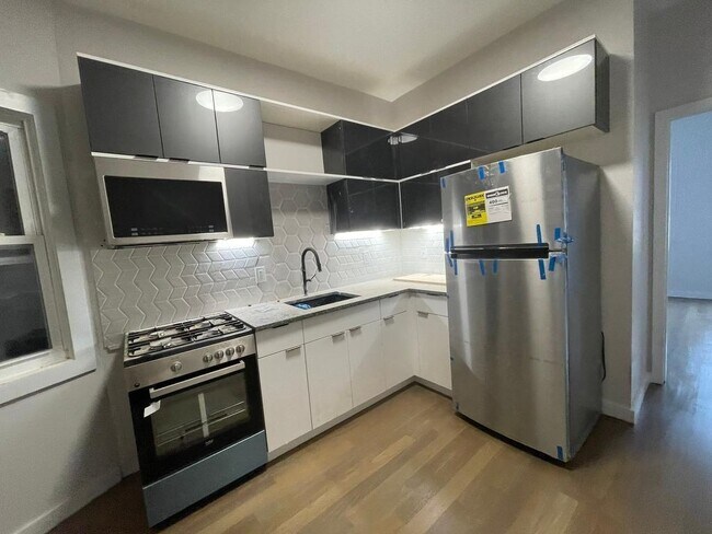 Building Photo - 107 Magazine St