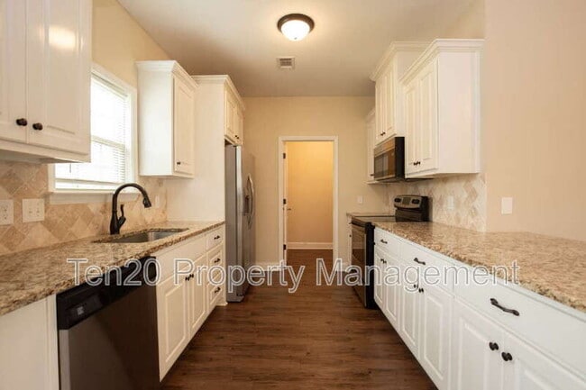 Building Photo - 7 Vineyard Dr