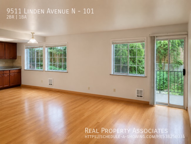Building Photo - Royal Manor Apartments