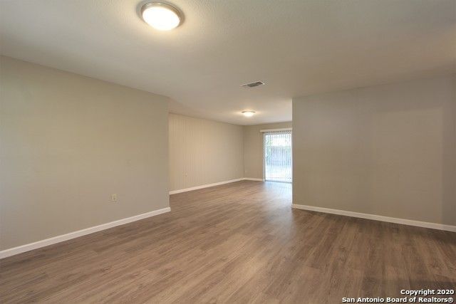 Building Photo - 2934 LAKEBRIAR ST