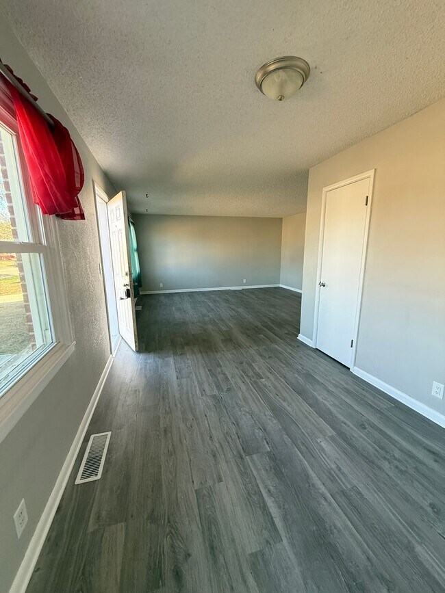 Foto del edificio - 3 bed 1 bath