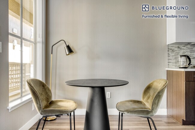 Foto del edificio - 1263 Lakeside Dr