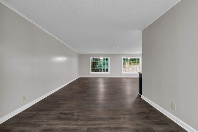 Building Photo - 706 Park Cir