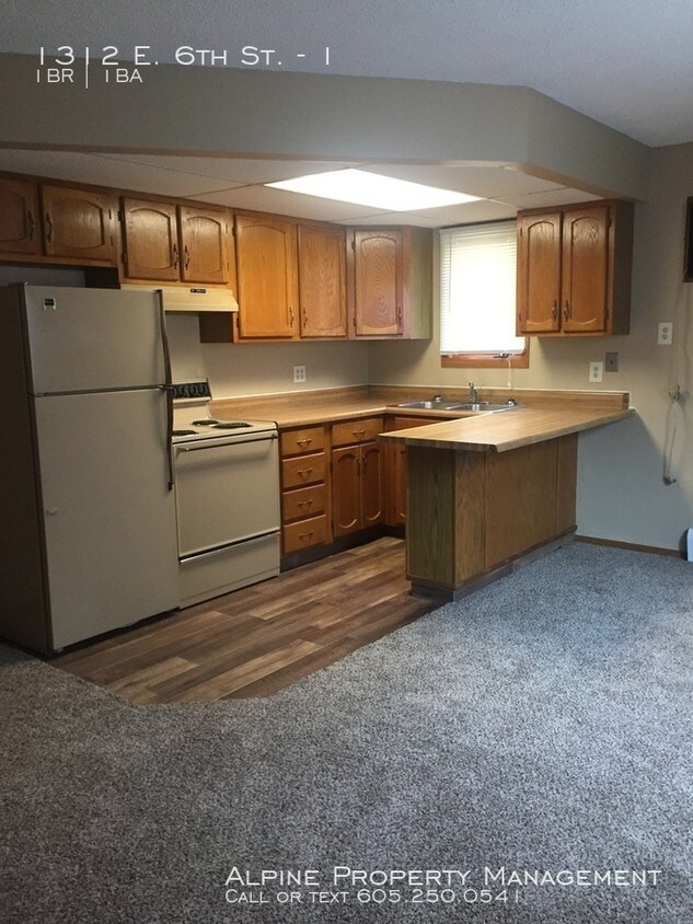 Primary Photo - Newly Renovated Ground Floor 1 Bedroom!!