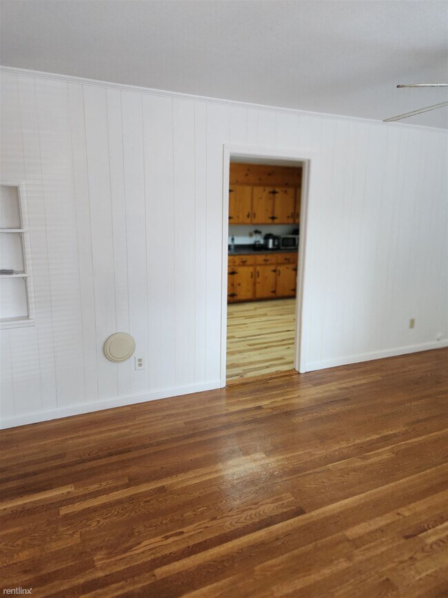 Building Photo - 3 br, 1 bath House - 389 Collins Road Home