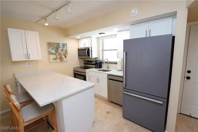 Building Photo - 1023 Anglers Cove