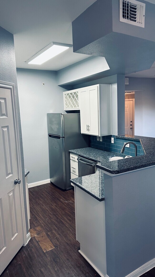 kitchen - 2320 Gracy Farms Ln