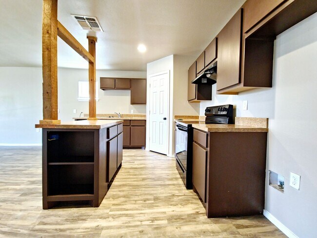 Foto del edificio - MOVE-IN SPECIAL: Adorable 3 Bedroom Home in East Lubbock