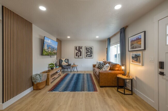 Building Photo - 840 W 400 N