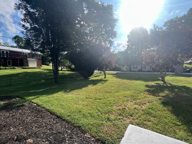 Building Photo - Beautiful one level home in JC!