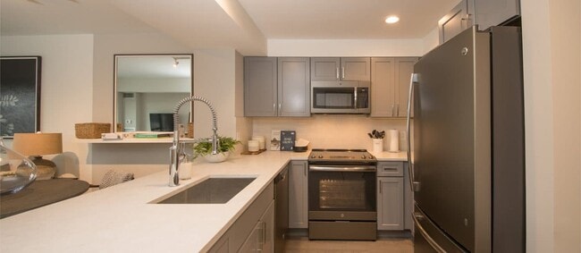 Building Photo - 30 Cambridge Park Dr. Unit 3131