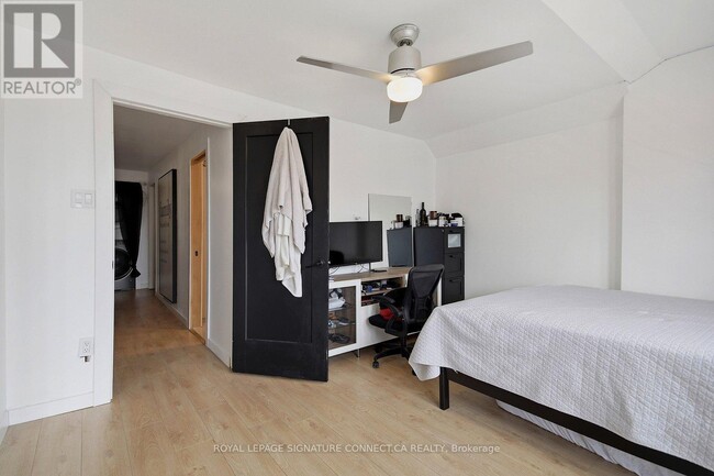 Building Photo - 18 Harlton Crescent