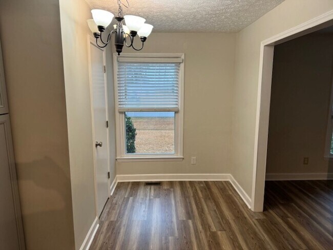 Foto del edificio - 200 Snead Rd