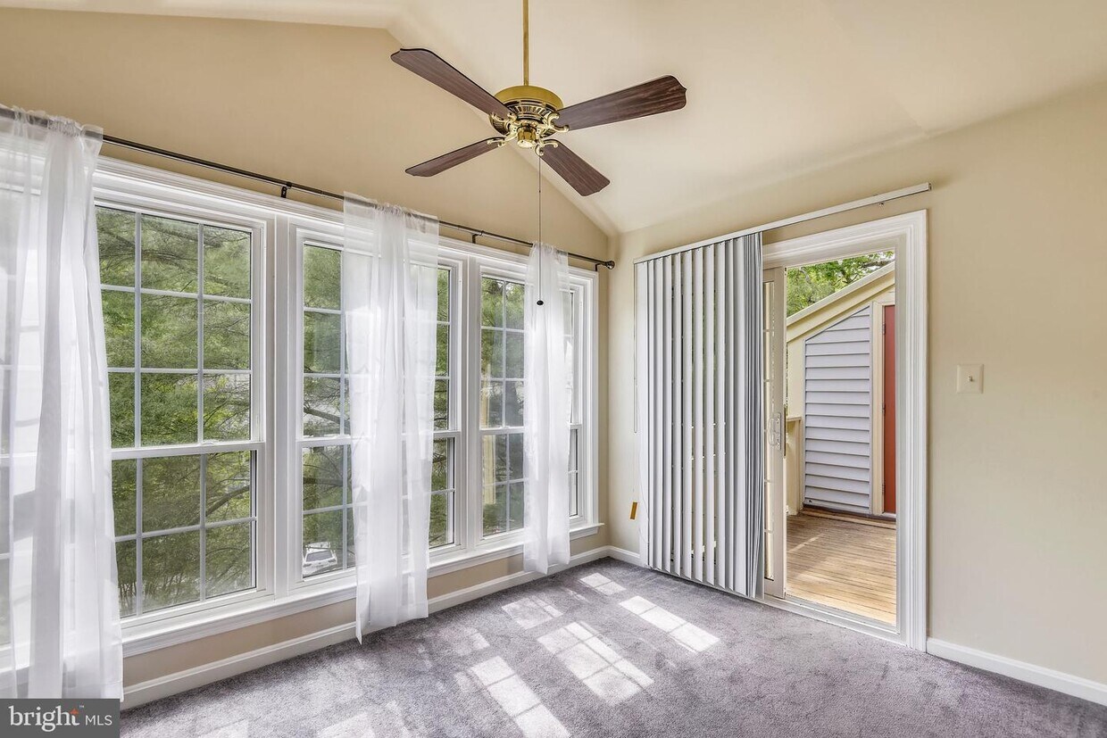 2220K Springwood Dr Unit 112B, Reston, VA 20191 Room for Rent in