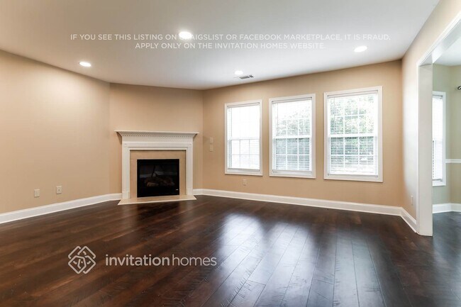 Foto del edificio - 523 Cliffglen Way NW