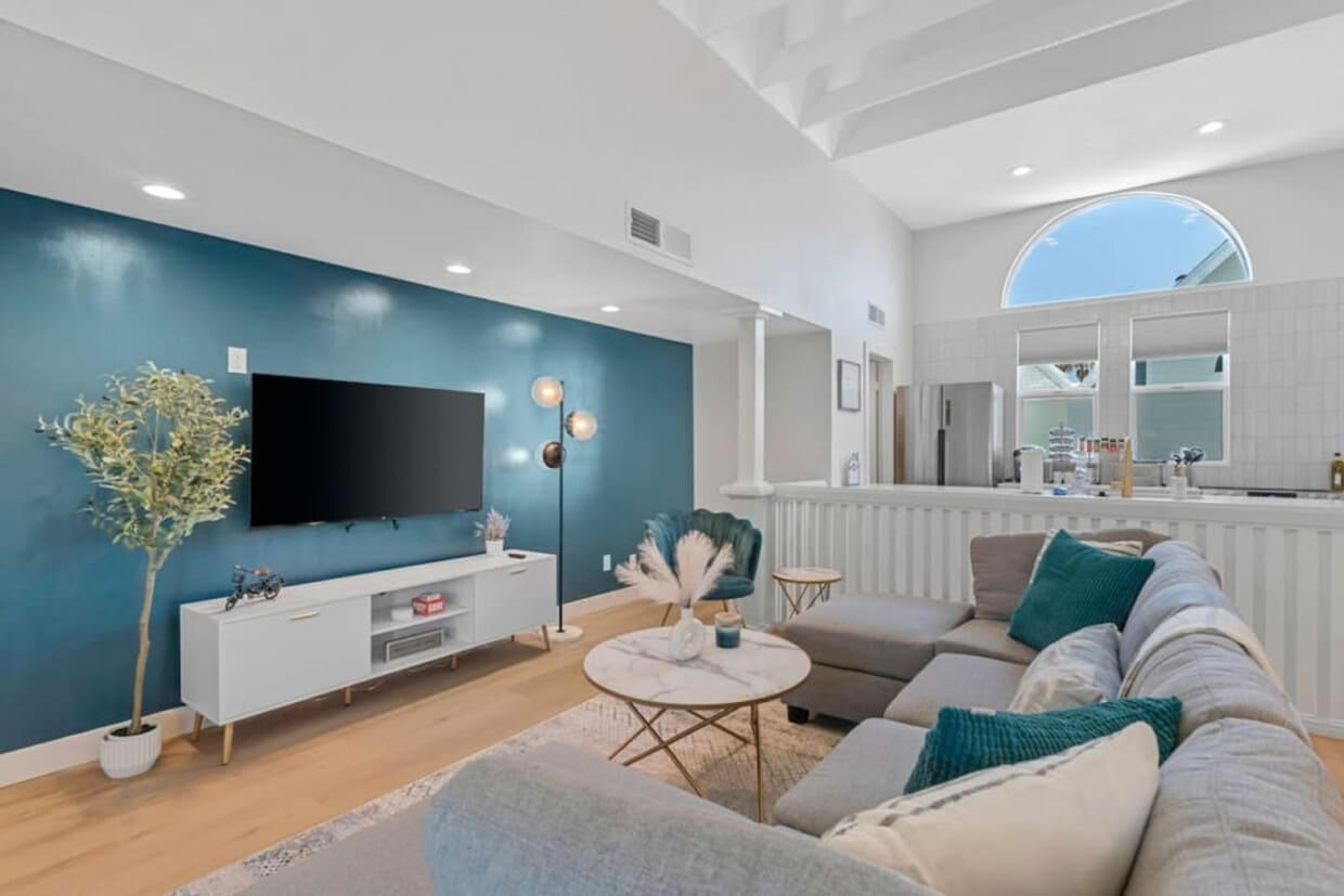 Primary Photo - 909 E Camelback Rd