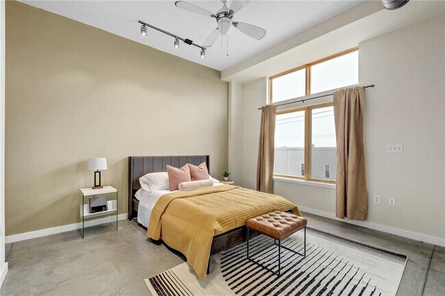 Foto del edificio - 2124 E 6th St