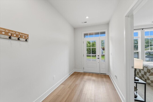 Foto del edificio - 4256 Frost St