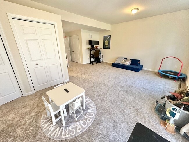 Building Photo - Lovely 4 BR/3.5 BA Townhome in Upper Marlb...