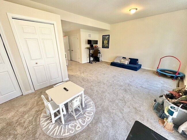Foto del edificio - Lovely 4 BR/3.5 BA Townhome in Upper Marlb...