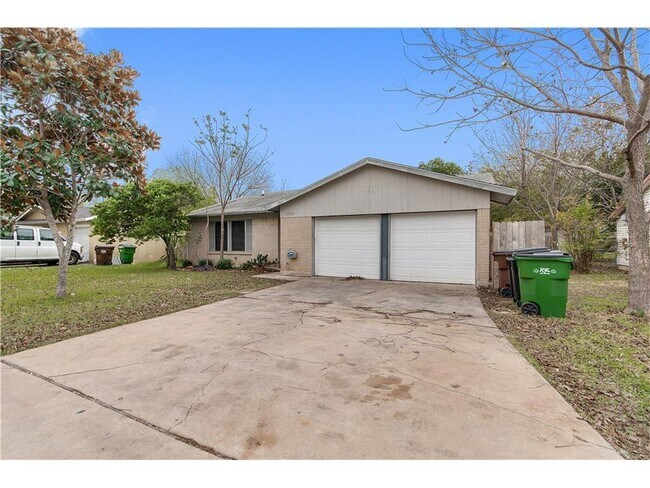 Foto del edificio - 3 Bedroom, 2 Bath, Single Story Home in Ro...