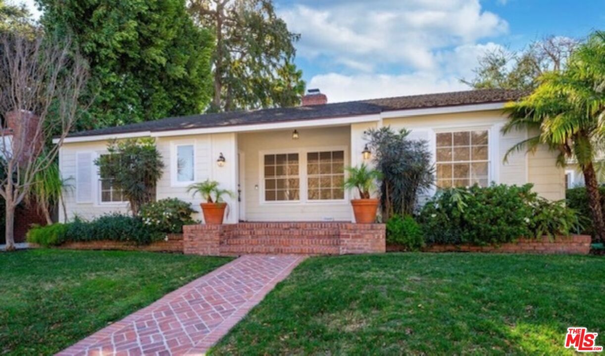 Foto principal - 15440 Dickens St