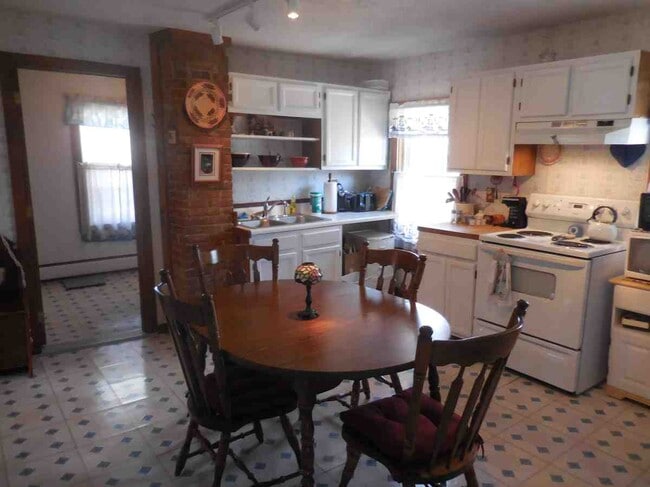 Building Photo - 19 Water St