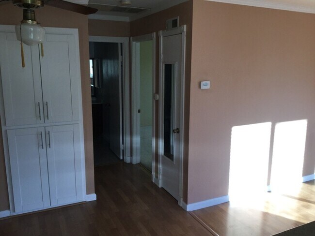 Building Photo - Super cute 1 Bedroom 1 bath Condo Available
