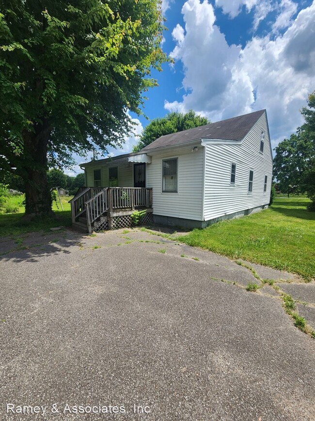 Foto del edificio - 3 br, 1 bath House - 10300 Blue Lick Road