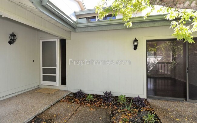 Building Photo - 4615 Pine Green Trail